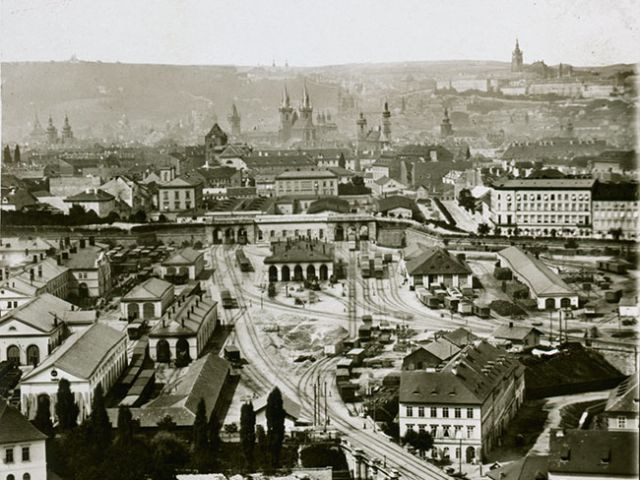 Nádraží Státní dráhy od Vítkova, kolem roku 1873.