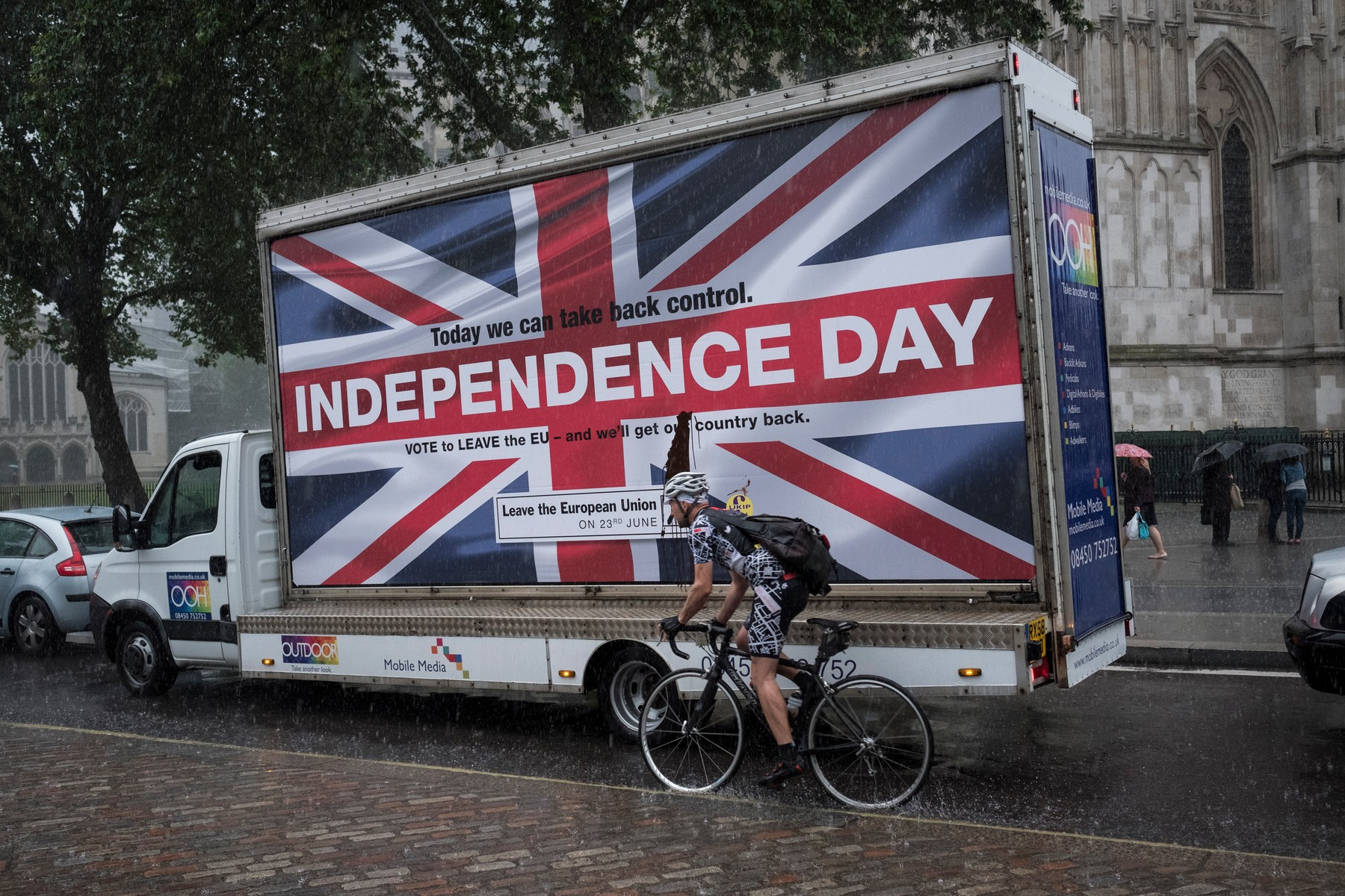 „Den nezávislosti“. Automobil kampaně za vystoupení Británie z EU.