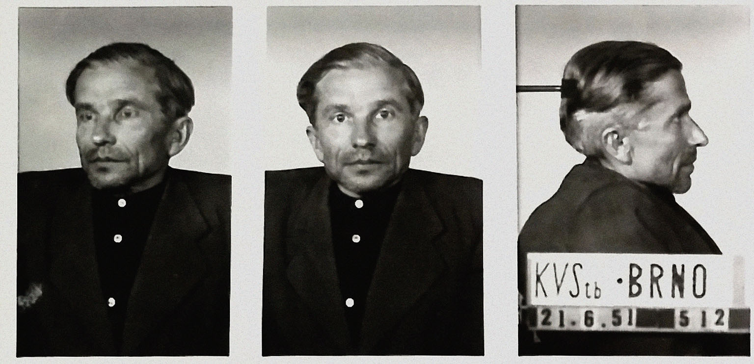Vězněný básník. Jan Zahradníček na vězeňské fotografii z června 1951.