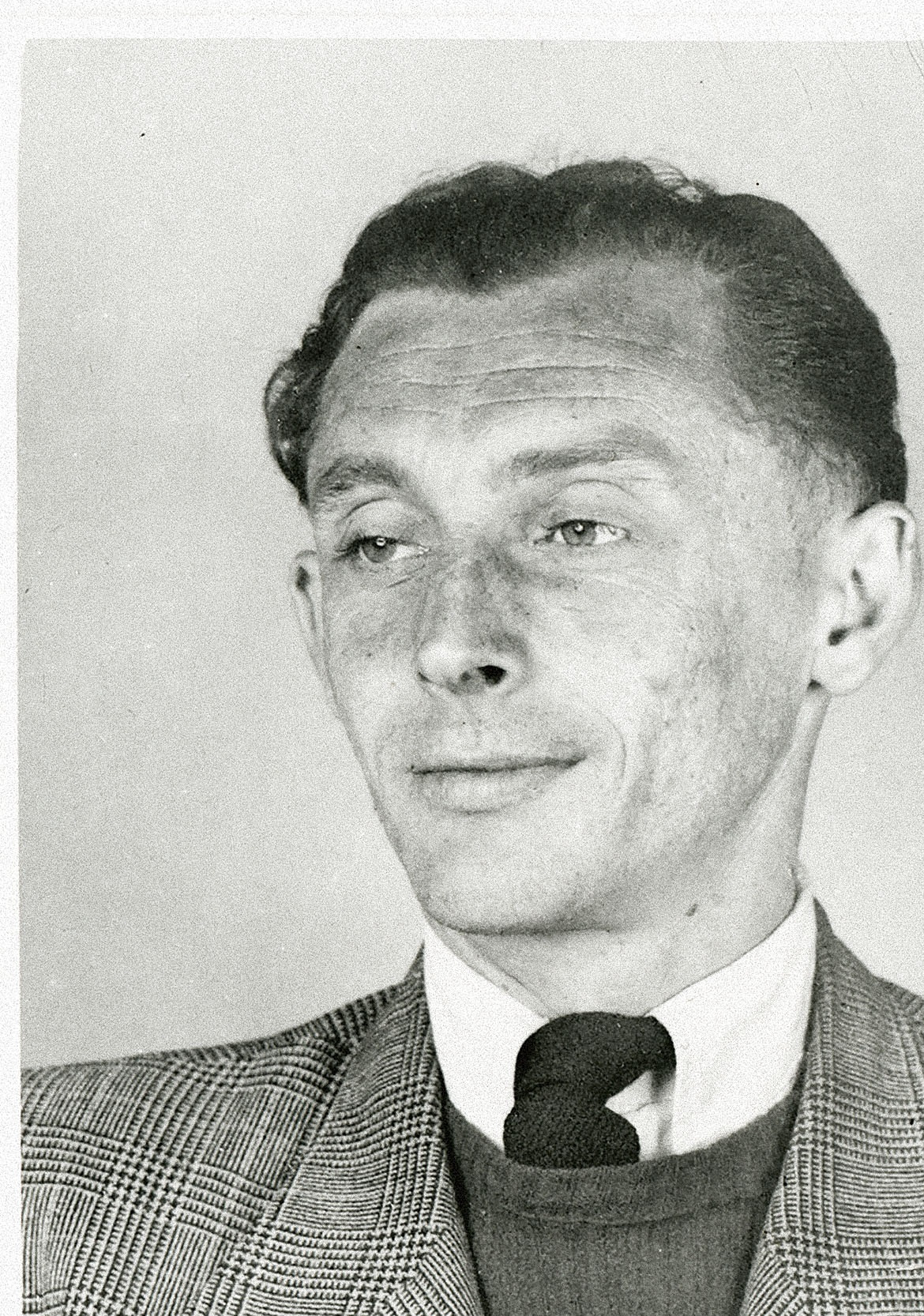 Zamilovaný. Příslušník StB Bohuslav Růžička v roce 1950.