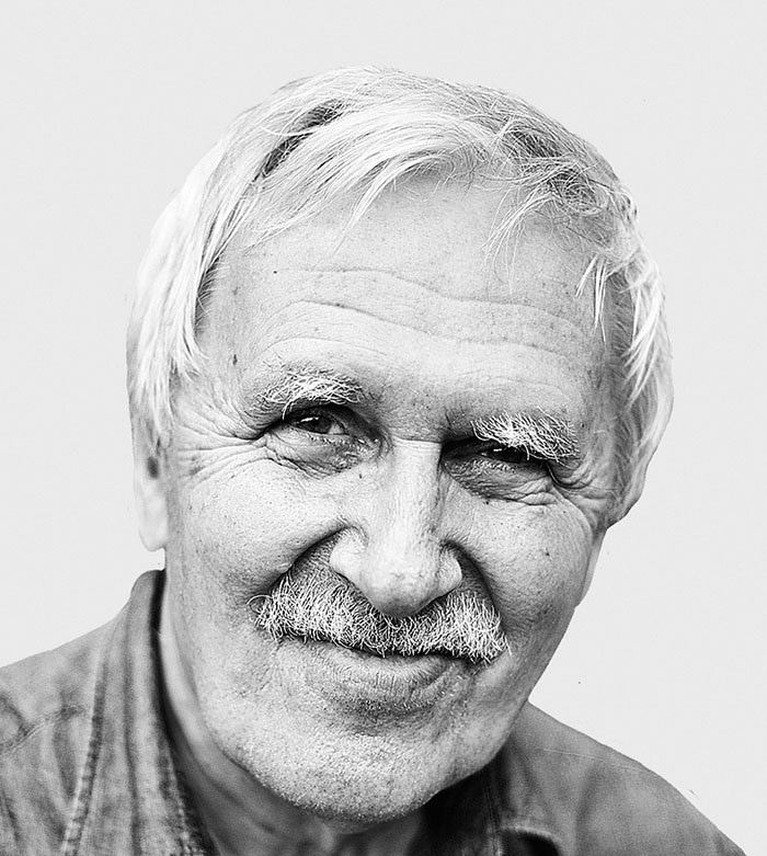 ​​​​​​​​​​​​​​Jiří Kratochvil
spisovatel 
Žije v Brně, jeho tvorba bývá řazena k literárnímu postmodernismu.
