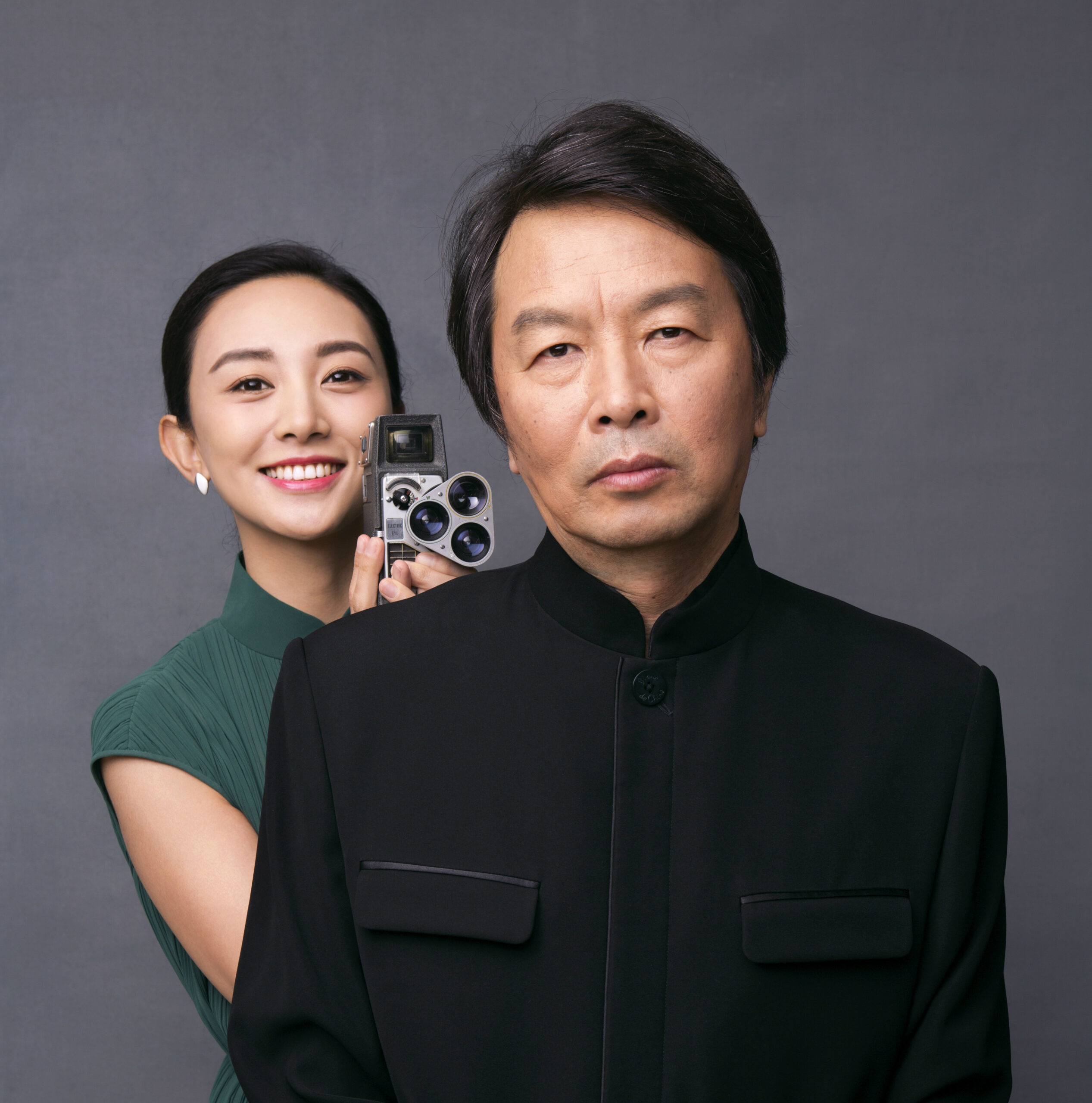 Liou Čen-jün a jeho dcera Liou Jü-lin – režisérka, která podle otcovy předlohy natočila film Vlídné slovo nad zlato.