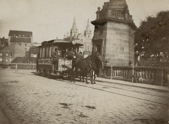 Koňka na Palackého mostě v Praze, léto 1897