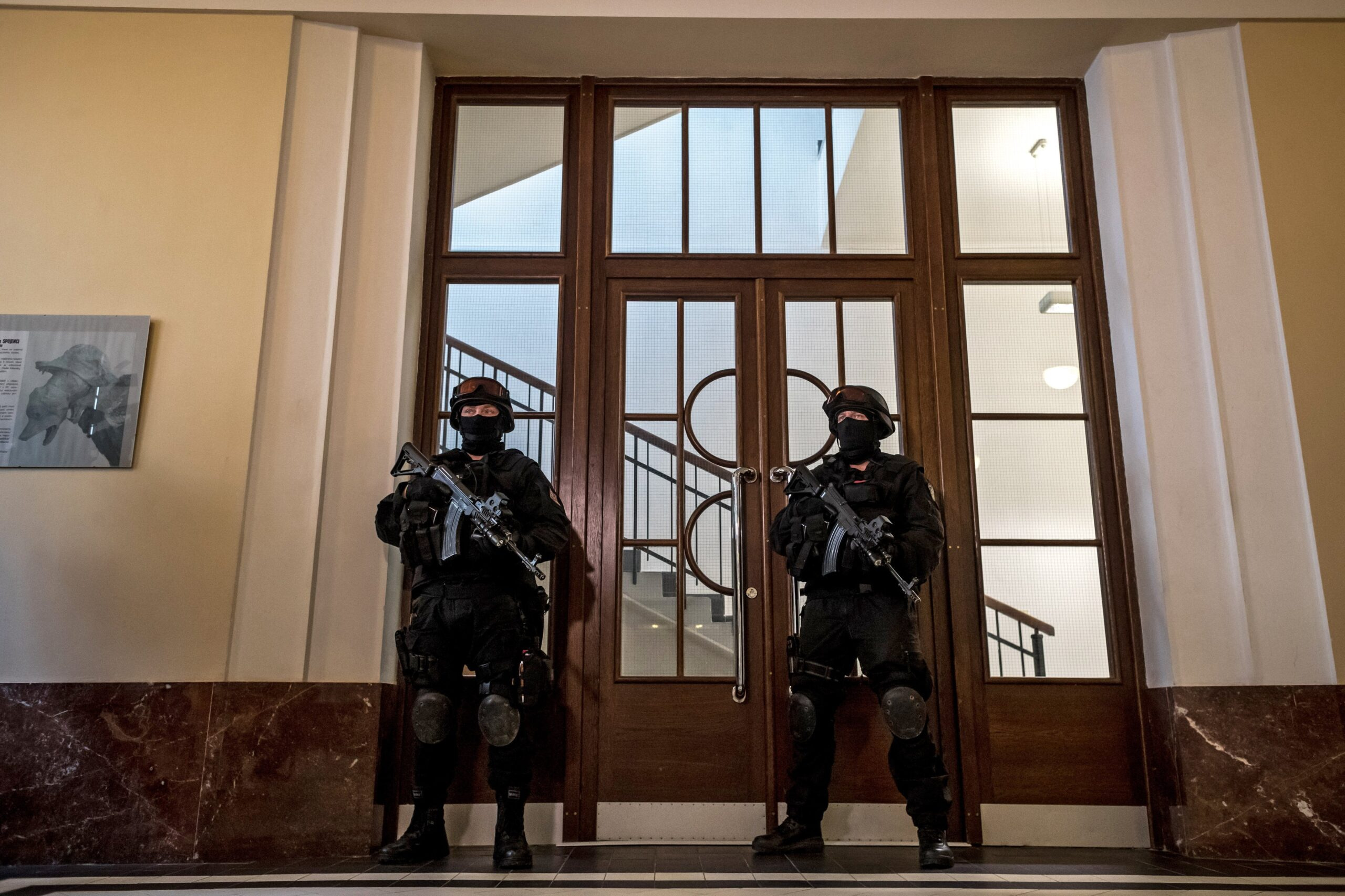Soudní budova v Praze při procesu s ruským hackerem Jevgenijem Nikulinem.