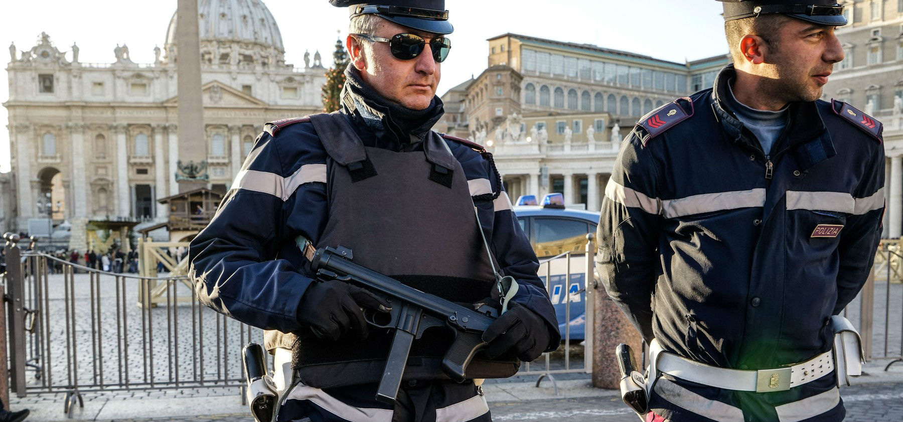 Policisté stráží Vatikán po útocích v Paříži.