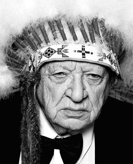 ​​​​​​​<b style="font-size:30px;color:#F37B2D">Miloslav Stingl</b></big><br />
<b>Cestovatel</b><br />
Čestný náčelník indiánského kmene Kikapú právě vydal svoji biografii.