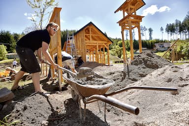 Podkrkonošská pohádka. Jak si místo brblání postavili náves