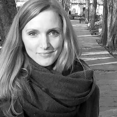 Ilona Kleníková - Novinářka,tlumočnice a spisovatelka