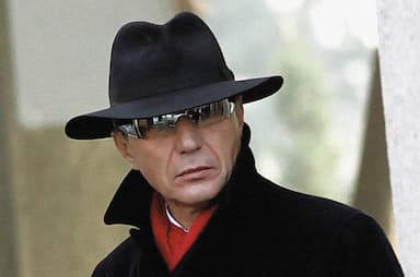 Mrázkův stín devadesátých let. Zemanova tajná schůzka
