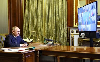 Putin svrhne Lžiputina