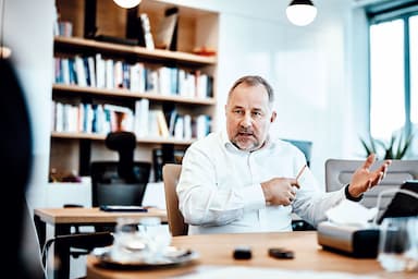 Naučte děti hospodařit, vybavíte je pro život, říká šéf České spořitelny