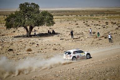 Taková normální rallye v íránské poušti