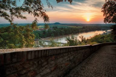 Země dluhů. Otevřená ruka státu se zavírá. Kde všude se bude šetřit
