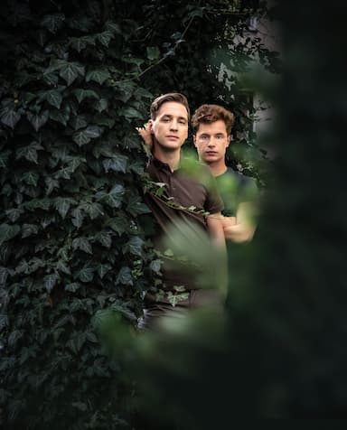 Prostě se z nás stali bráchové. Herci Jan Nedbal a Oskar Hes
