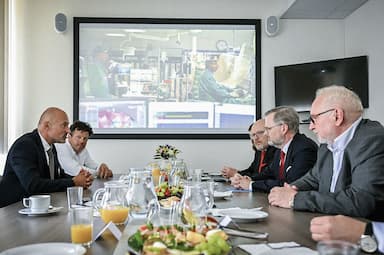 Nová zjištění v kauze IKEM: Dokumenty z Vaduzu a dodávky srdečních pump přes firmu hospodského