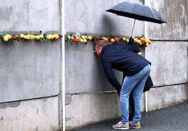 Končí krátké století liberální demokracie? Křehká rovnováha světa stojí a padá s jejím přežitím 