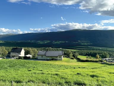 Rychle k oknu, už zase svítá! 5 000 km za polární kruh a zpět s lítačkou na vlak