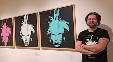 Warhol, jak ho neznáte. V Pardubicích představují identitu a kořeny extravagantního umělce