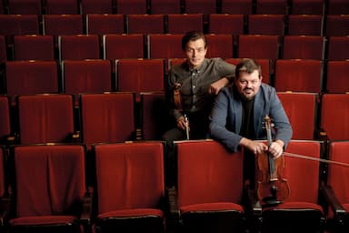 Bratři Šimon a Matouš se vracejí domů. Hvězdní houslisté přijedou na Pražské jaro