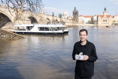 Virtuální procházky vracejí seniorům vzpomínky, třeba i na cestování vlakem po Indii