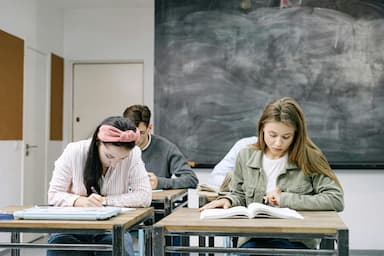 Spotřební výdaje místo investic do budoucnosti. Univerzity se nezhroutí, ale na chvostu se udržíme