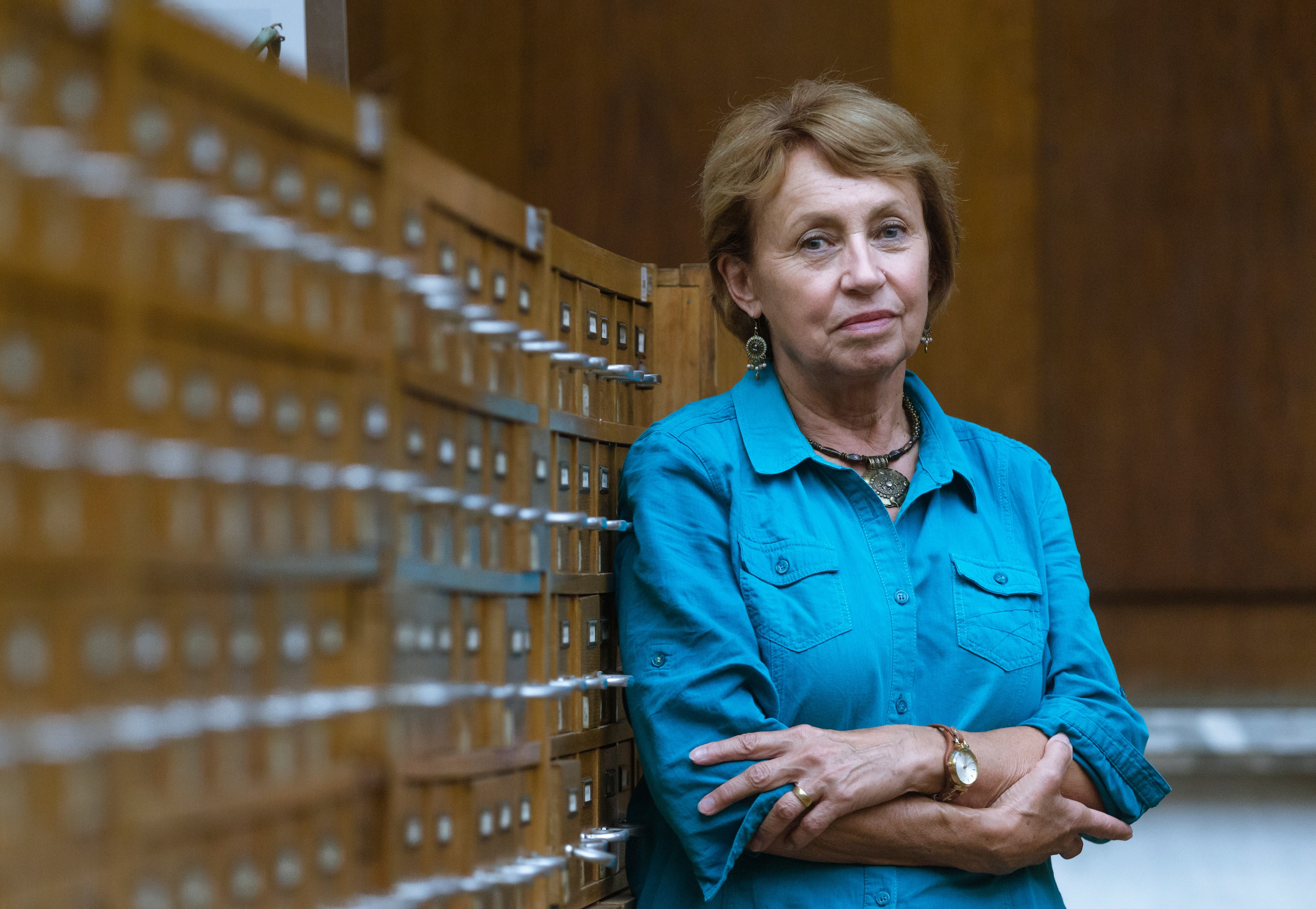 Historička Milena Lenderová sleduje historii životních cyklů, zejména žen a dětí, dějiny jejich každodennosti. Tedy způsoby stravování, cestování, bydlení, vzdělání, oblékání. To vše na pozadí „velkých“ dějin.