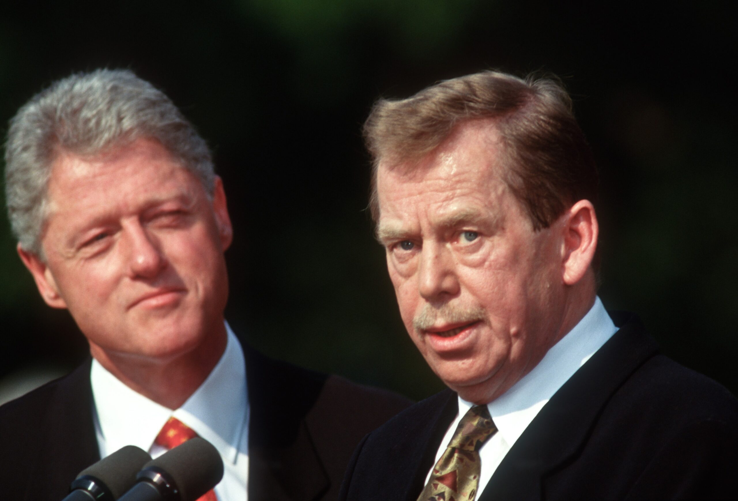 Bill Clinton a Václav Havel, září 1998, Washington.