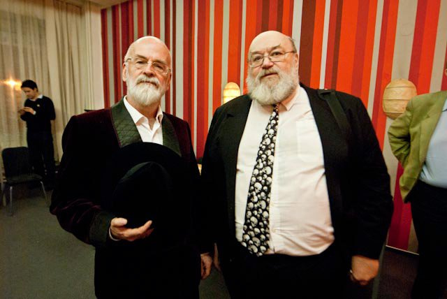 Terry Pratchett a jeho český překladatel Jan Kantůrek.