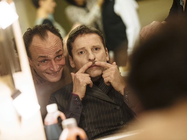 Zatím kamarádi. "Othello" Dobrý a "Jago" Prachař.