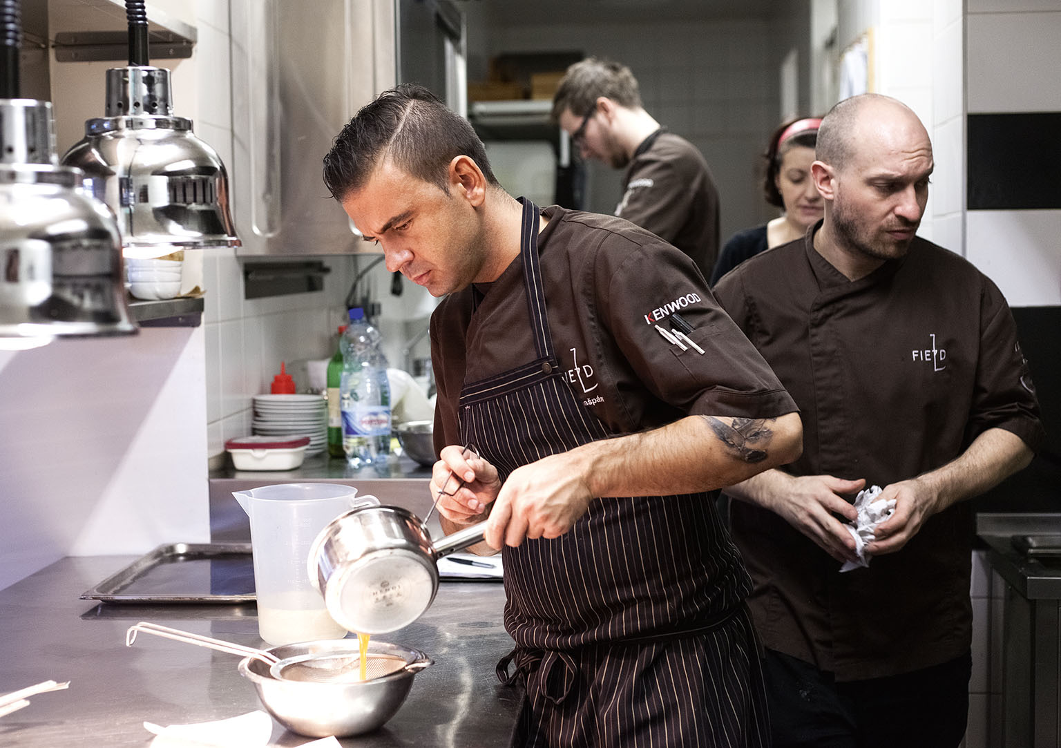 Šéfkuchař michelinské restaurace Field Radek Kašpárek (uprostřed).