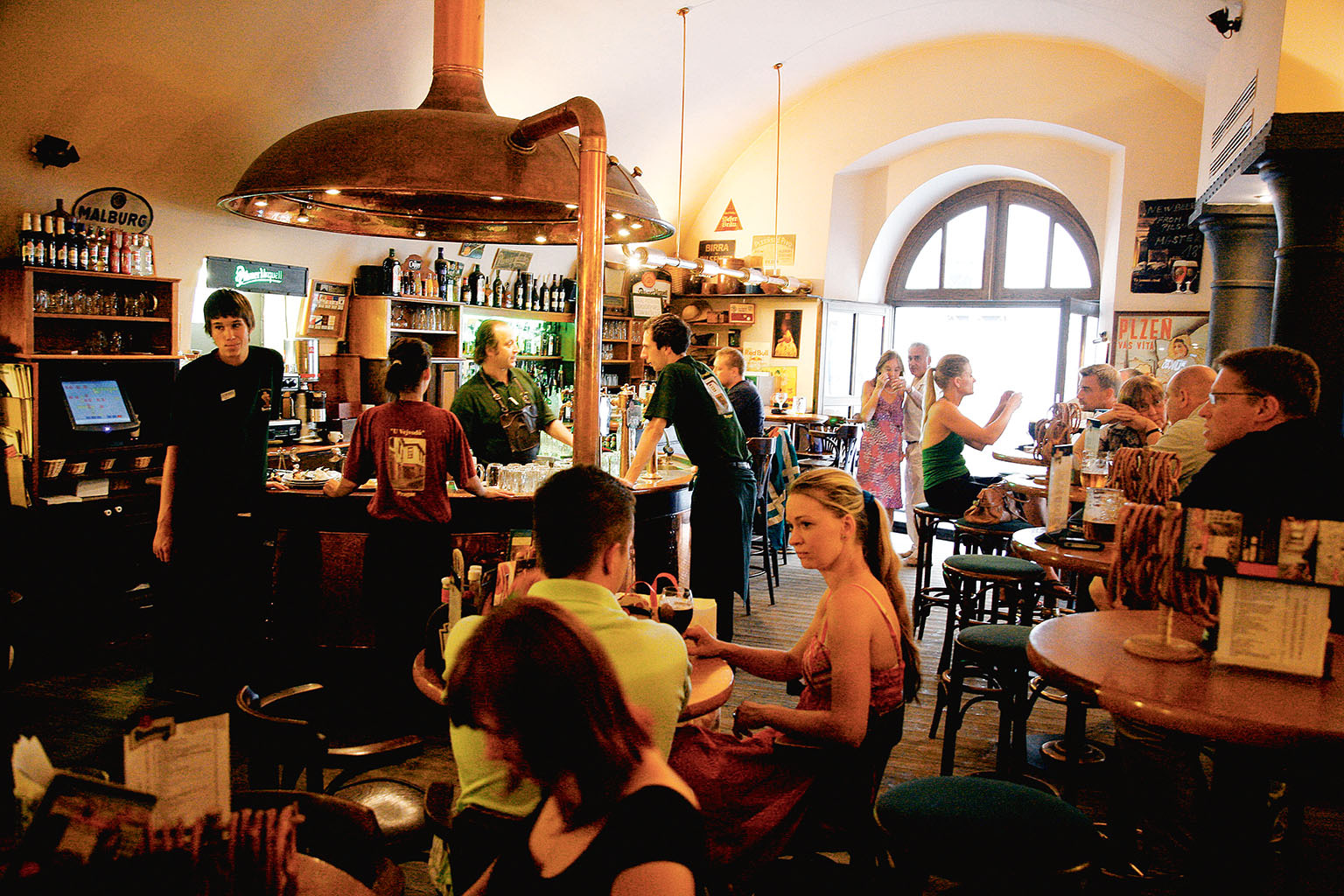 Nejdříve si musejí na EET zvykat provozovatelé restaurací, hospod a ubytovacích zařízení.