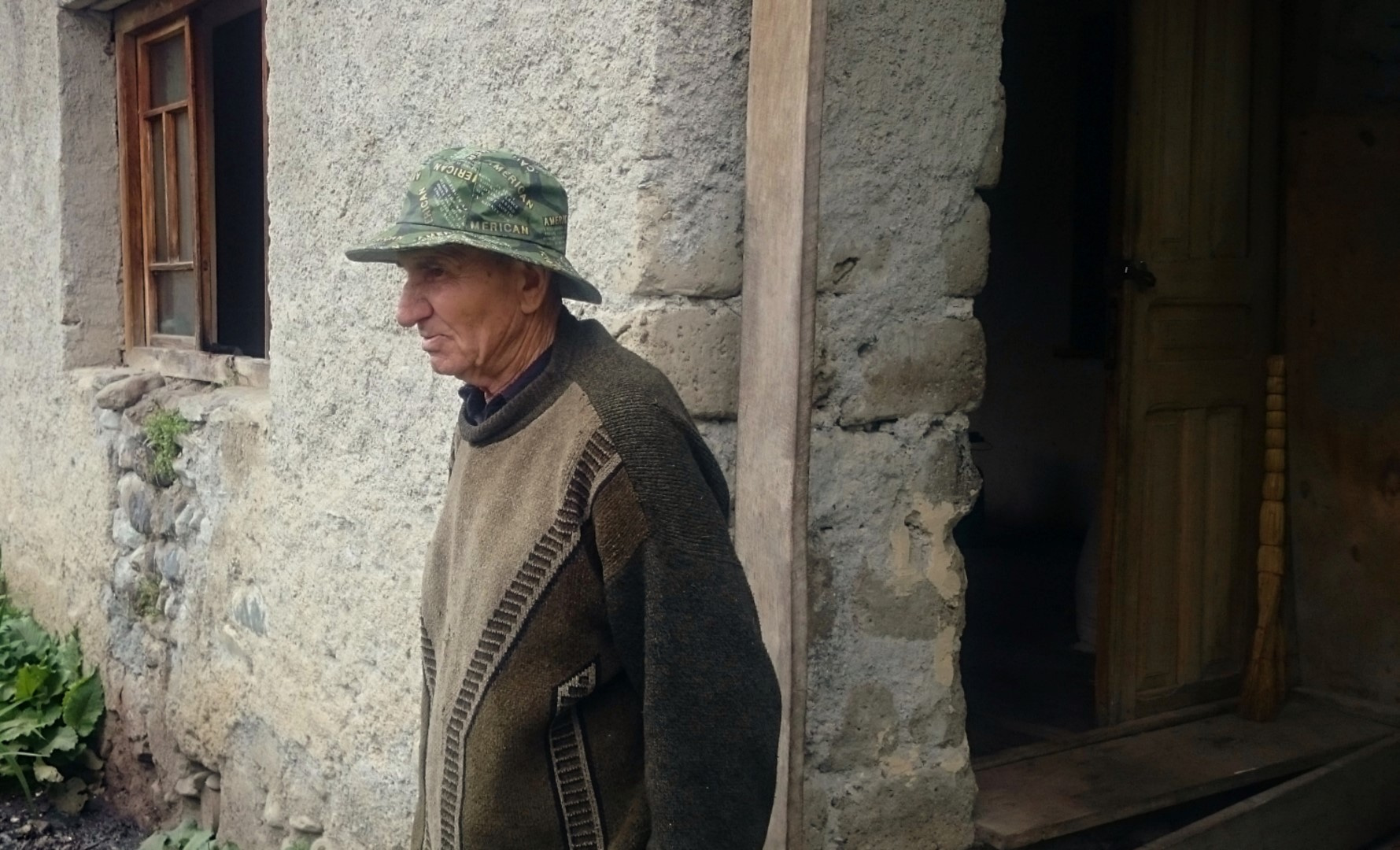 Teimuraz je jedním z posledních zdejších křesťanů. Kostel už nikdo neopravuje, zato tady za posledních patnáct let vzniklo několik saláfistických mešit.