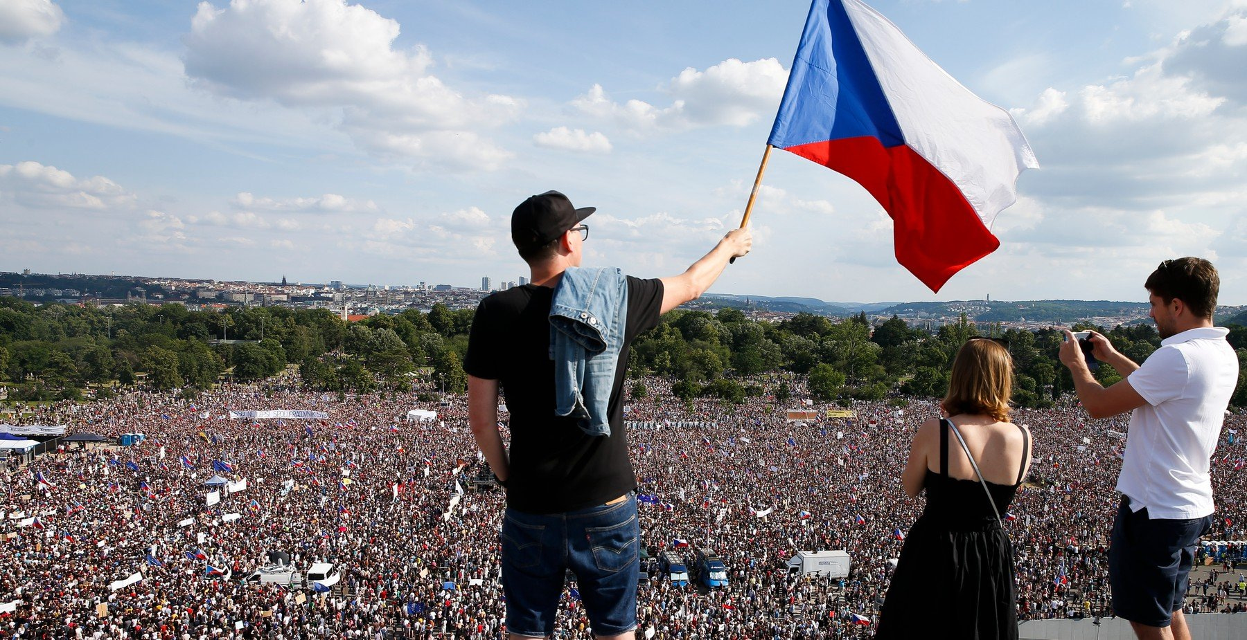 Demonstrace proti Andreji Babišovi. Letenská pláň, Praha, 23. června 2019.