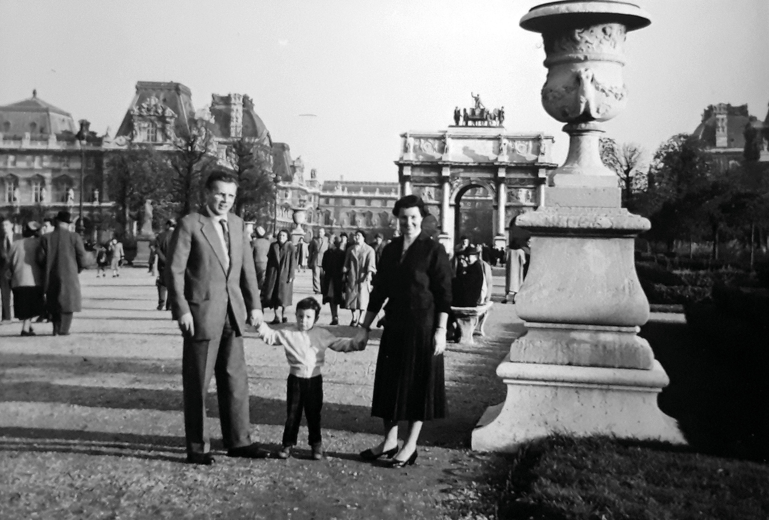 V Berlíně. Malý Pierre Allan s rodiči.