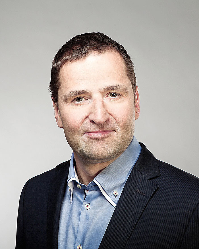 Robert Záruba
sportovní komentátor
V České televizi komentoval v přímém přenosu slavné chvíle české hokejové reprezentace.