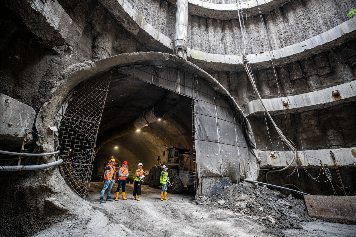 Geologický průzkum v budovaném tunelu metra D v ulici Na strži.