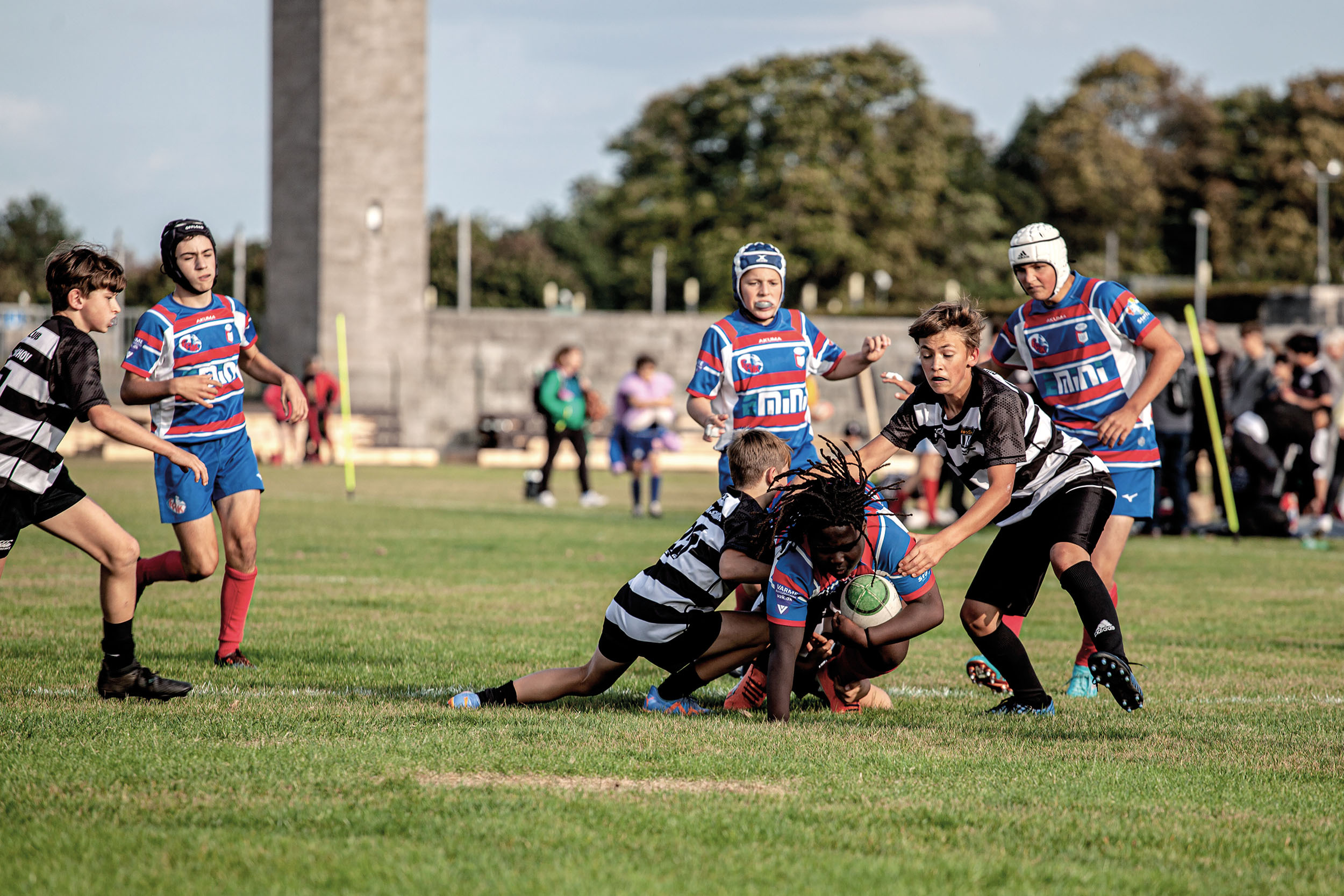 Sport se jmenuje podle města Rugby, kde vznikl. V češtině se jeho jméno změnilo na ragby na základě fonetického znění. Většina českých klubů (i sama unie) ale raději ve svém názvu používá slovo rugby.