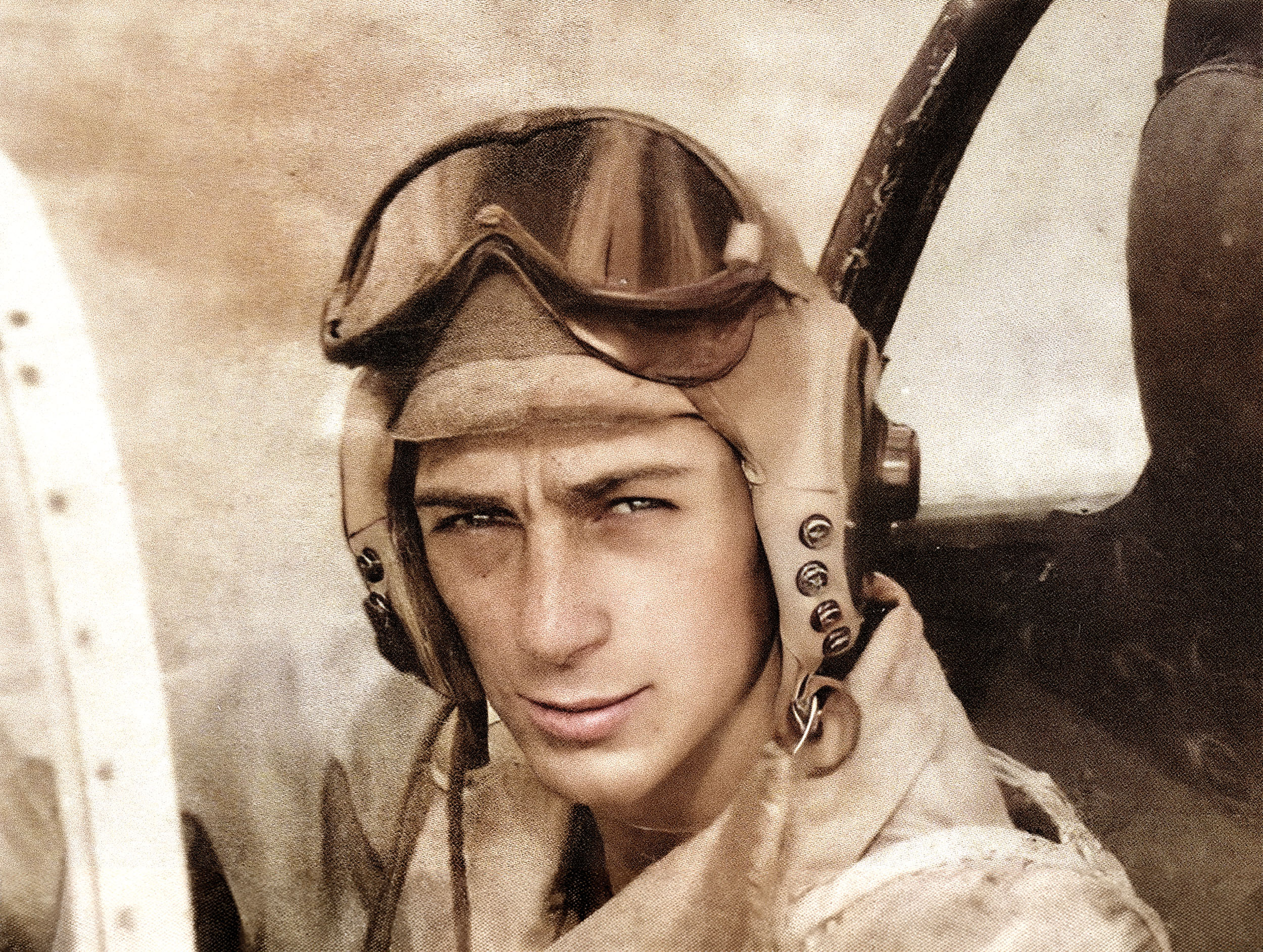 Jaro 1945. Antonín Fajkus 
v kokpitu své stíhačky 
P-51 Mustang. 40. stíhací 
peruti se přezdívalo 
„Rudí ďáblové“ podle postavy ďábla ve znaku. 

