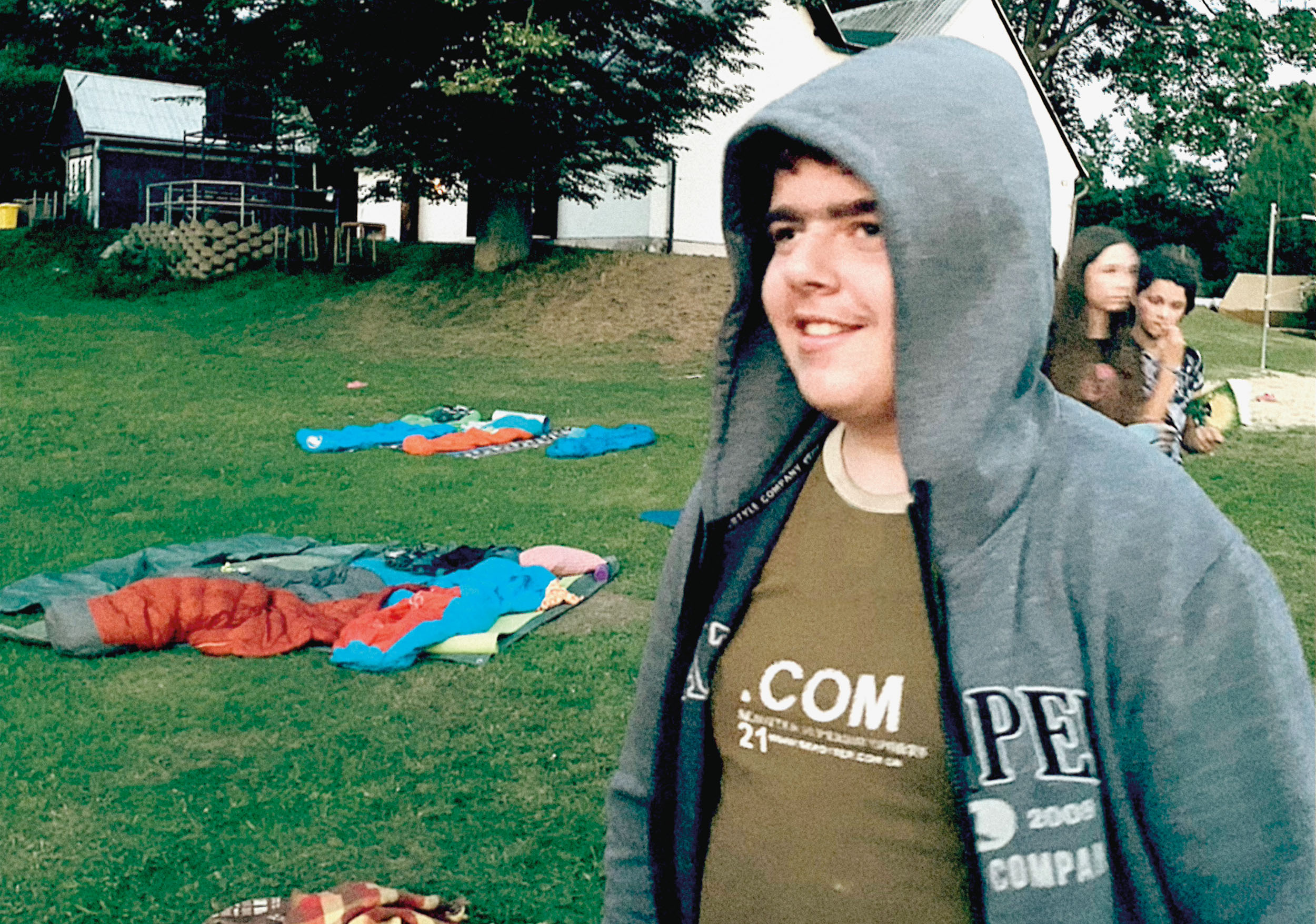 Vašek na táboře. Stal se tu součástí party a našel si kamarády. 