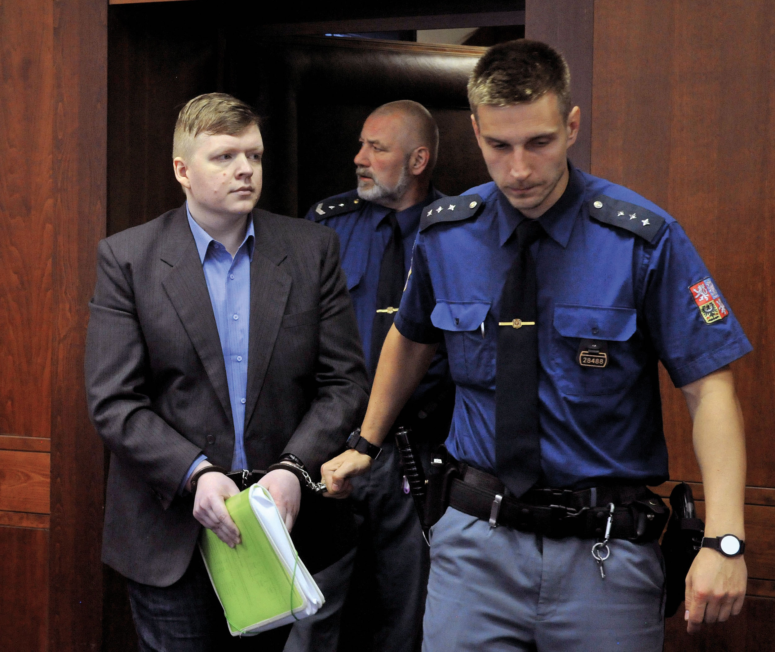 Proces. Policii se nepodařilo dostat k datům ze zašifrovaného počítače Tomáše Jiřikovského, proto proti němu svědčily jen nepřímé důkazy. To byla chyba, policie se mohla o tom, jak funguje na darknetu obchod s drogami, 
dozvědět mnohem víc.