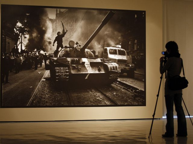 Snímek Josefa Koudelky ze sovětské invaze v srpnu 1968.