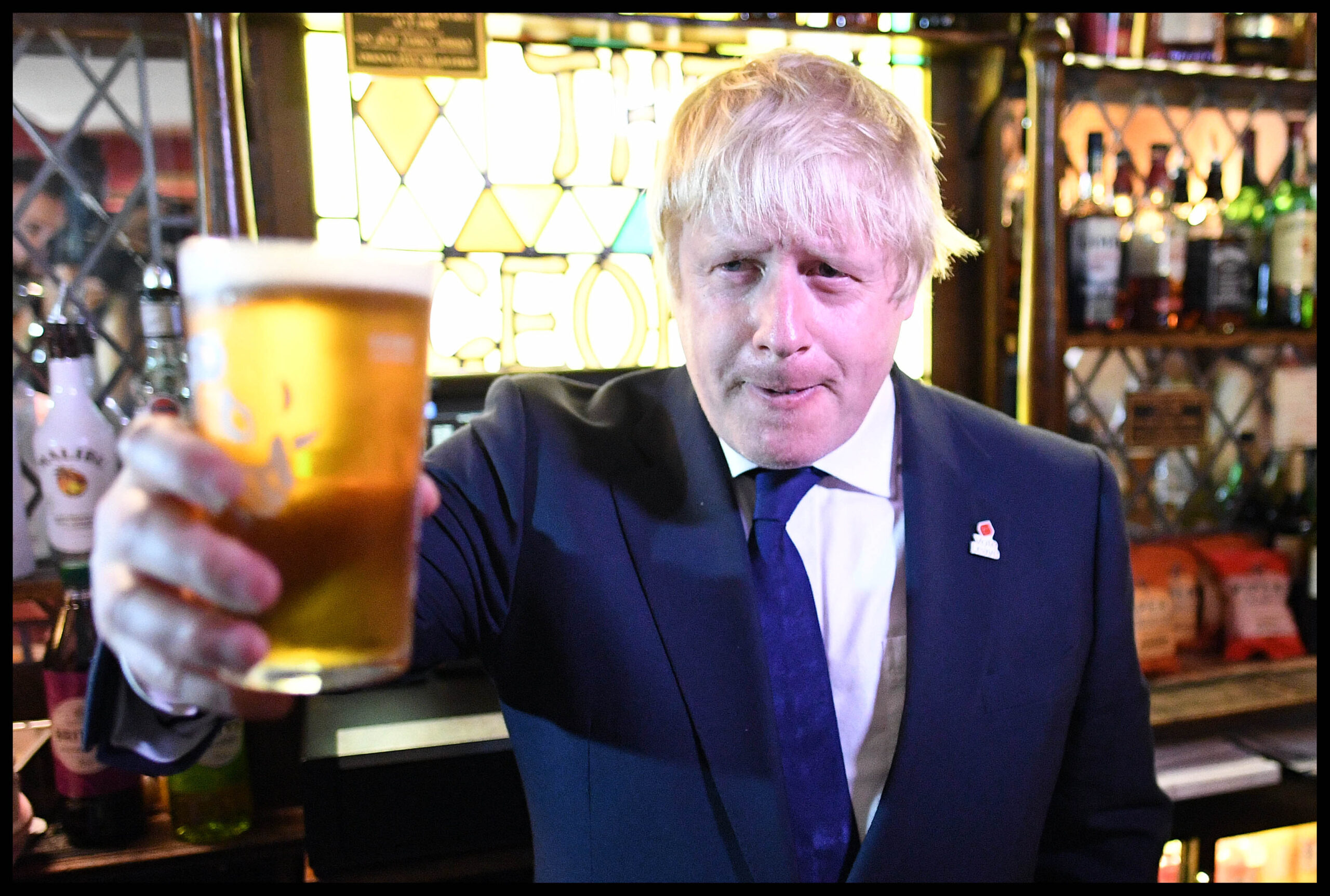 Boris Johnson oslavuje odchod z EU.