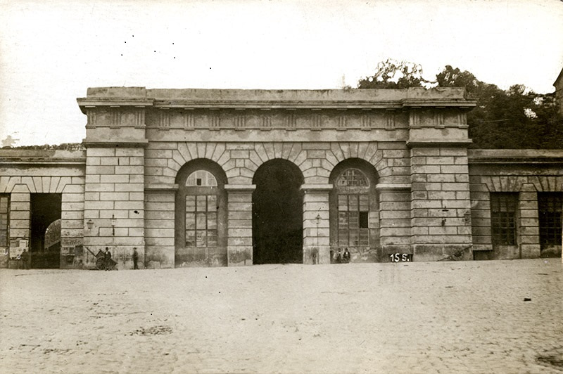 Koňská brána z Václavského náměstí, kolem roku 1874.
