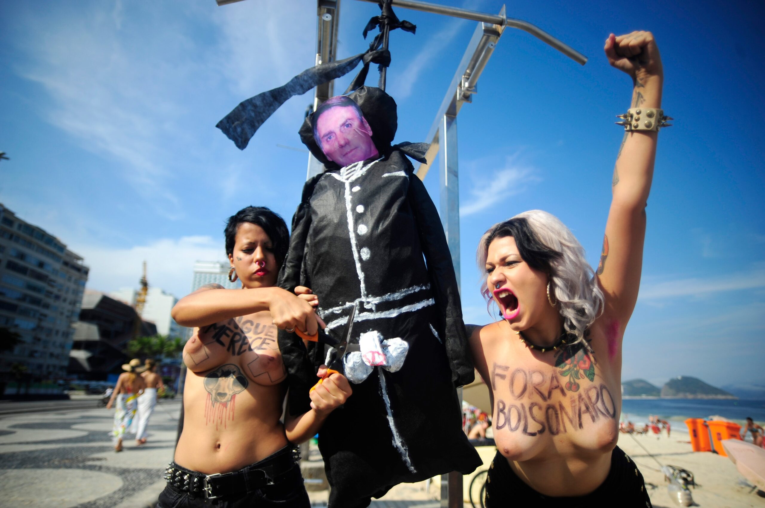 Protesty proti Bolsonarovým urážlivým výrokům na adresu žen.