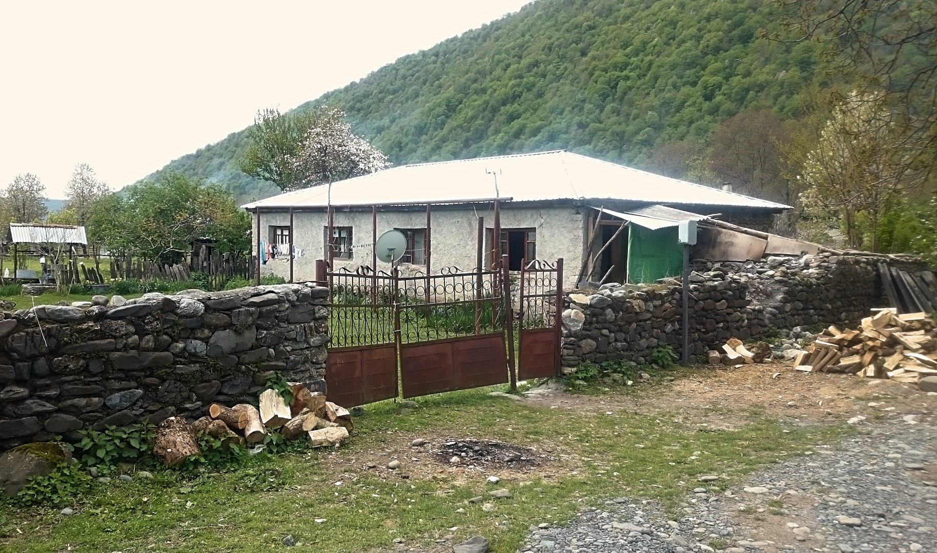 Dům Teimuraze Batirašviliho, otce dvou nejznámějších bojovníků takzvaného Islámského státu, kteří vyrůstali v gruzínském údolí Pankisi.