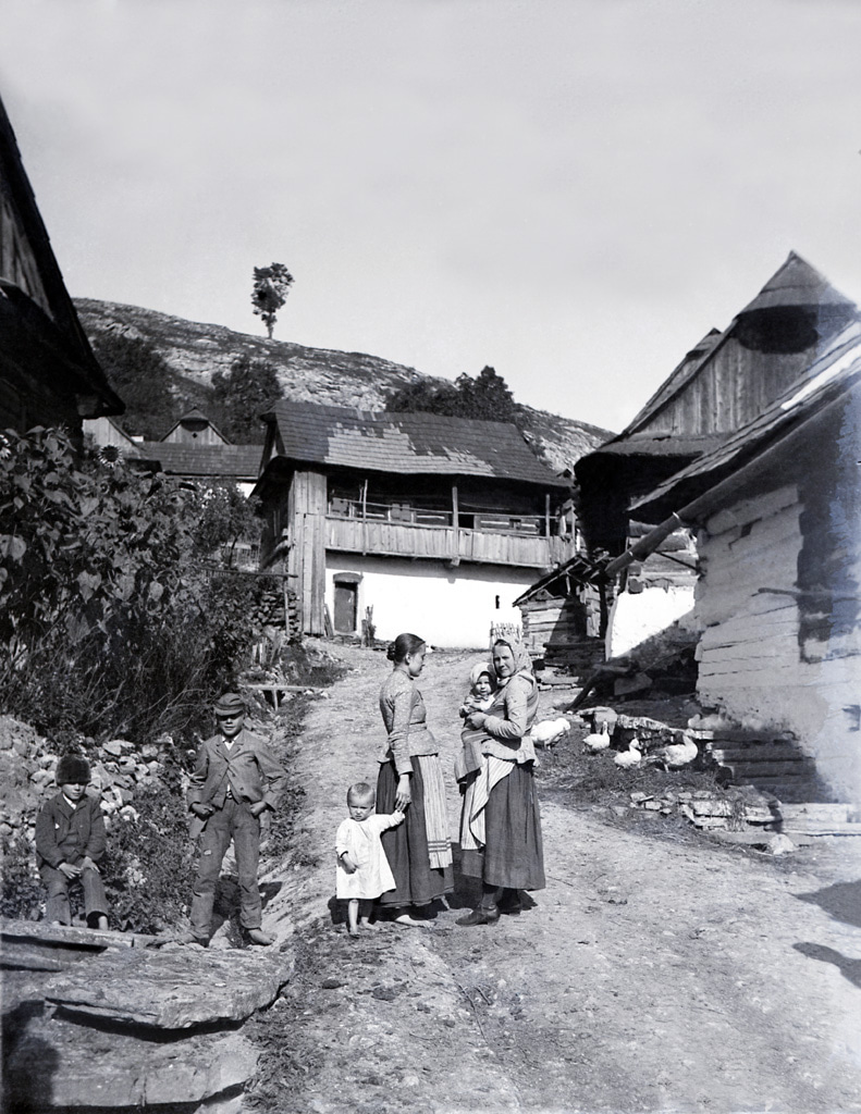 Ulička ve Štramberku, kolem roku 1888