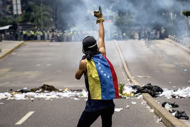 Neústupní. Muži a ženy krvácející Venezuely