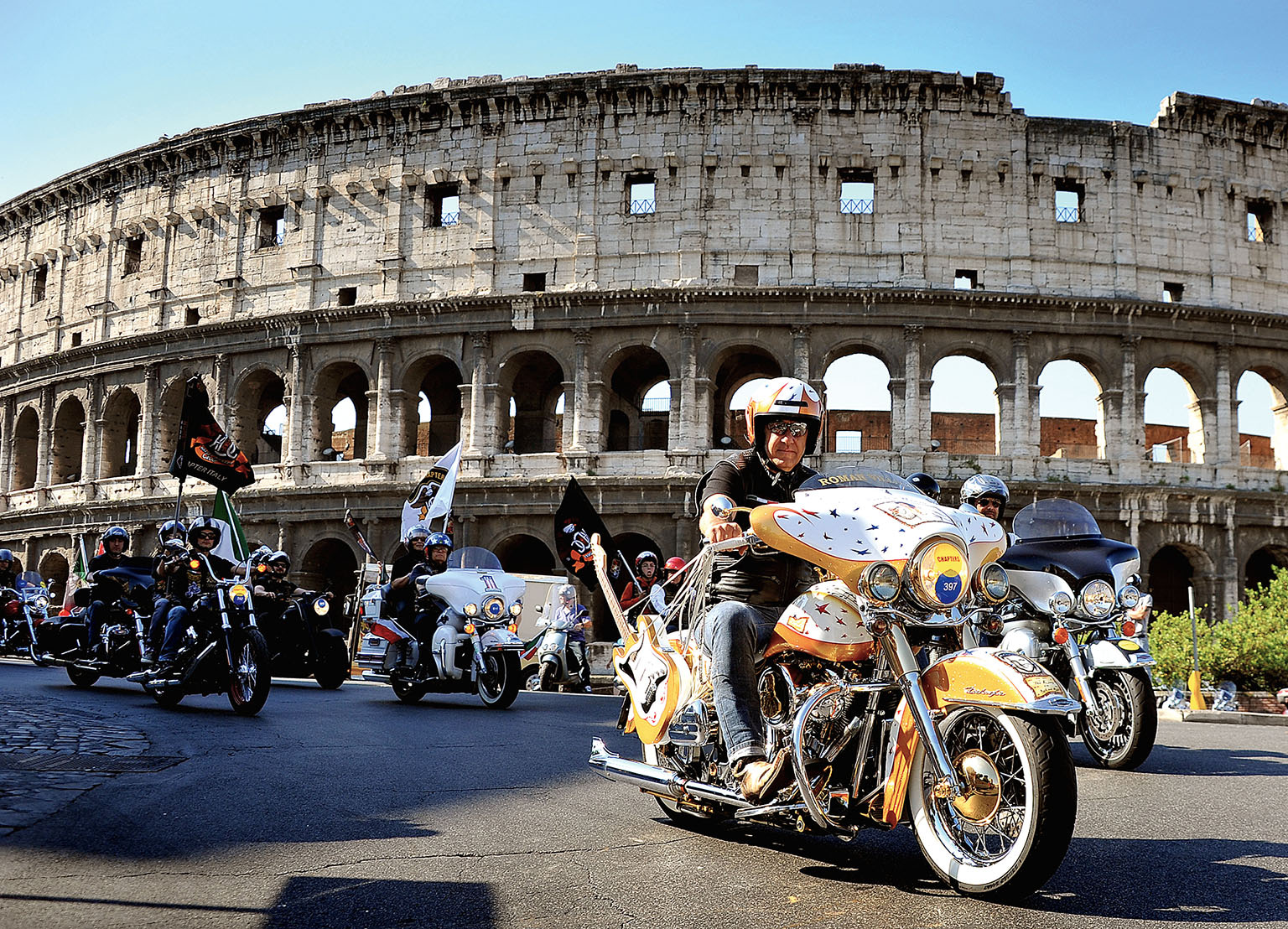 Výročí 110 let značky oslavili příznivci Harley-Davidson v Římě.