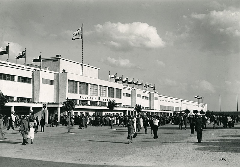 Sletový stadion na Strahově za IX. všesokolského sletu roku 1932
