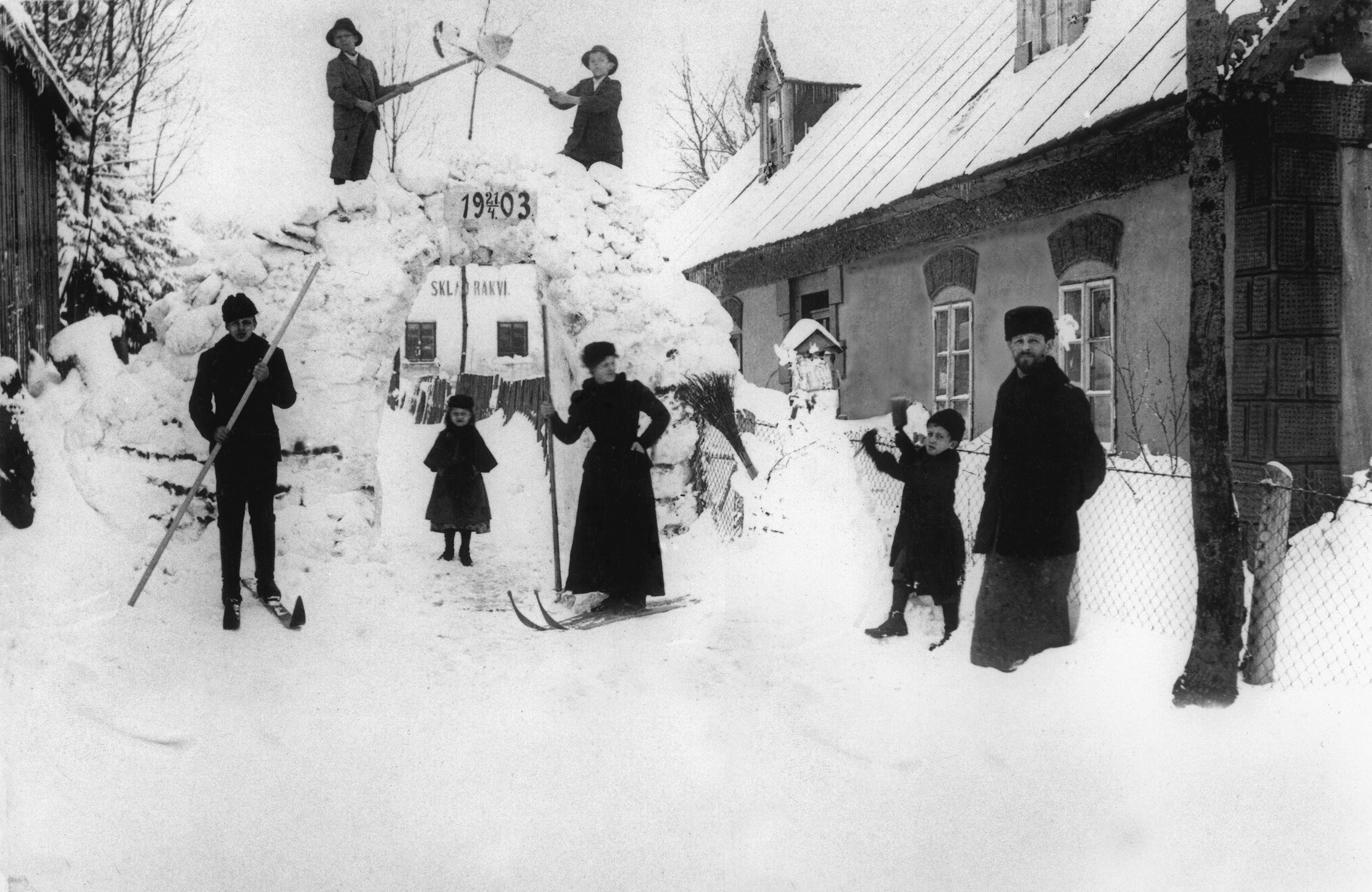 Sněhová nadílka ve Vysokém nad Jizerou, rok 1903